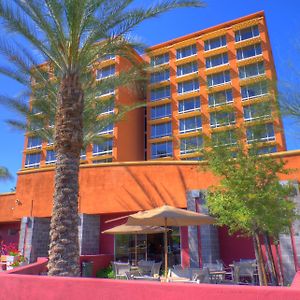 Ramada By Wyndham Phoenix Midtown